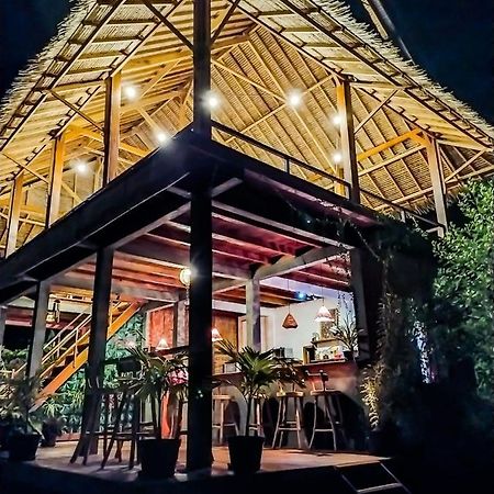 Basa-Basi Lodge Каримунджава Екстериор снимка