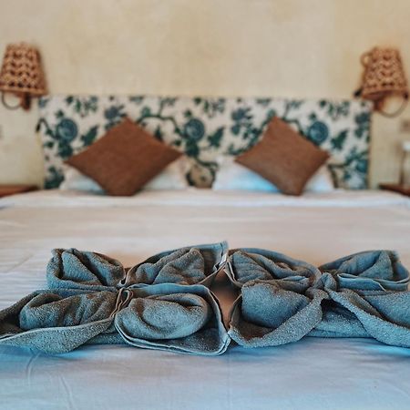 Basa-Basi Lodge Каримунджава Екстериор снимка