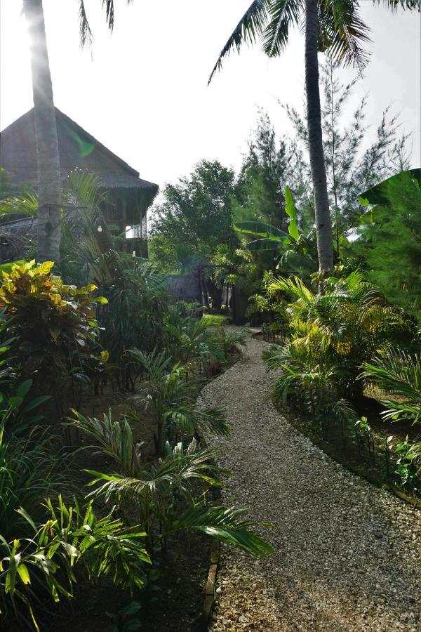 Basa-Basi Lodge Каримунджава Екстериор снимка