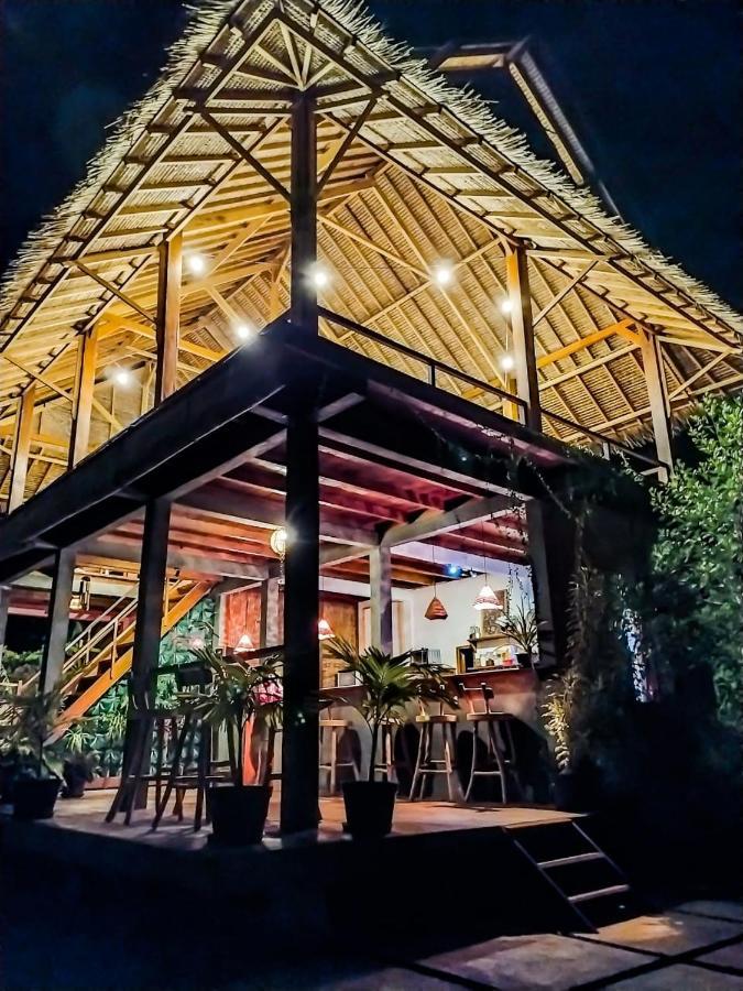 Basa-Basi Lodge Каримунджава Екстериор снимка