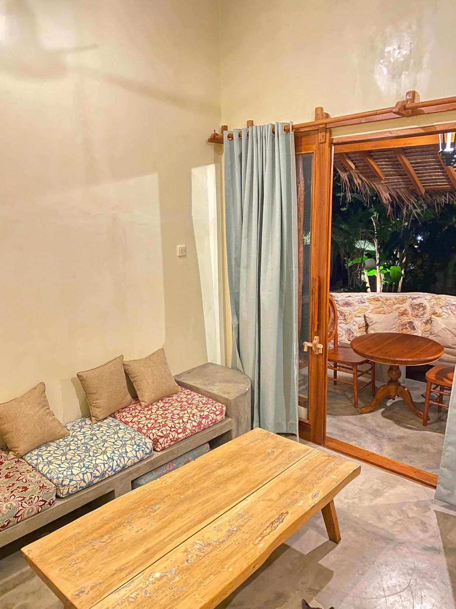 Basa-Basi Lodge Каримунджава Екстериор снимка