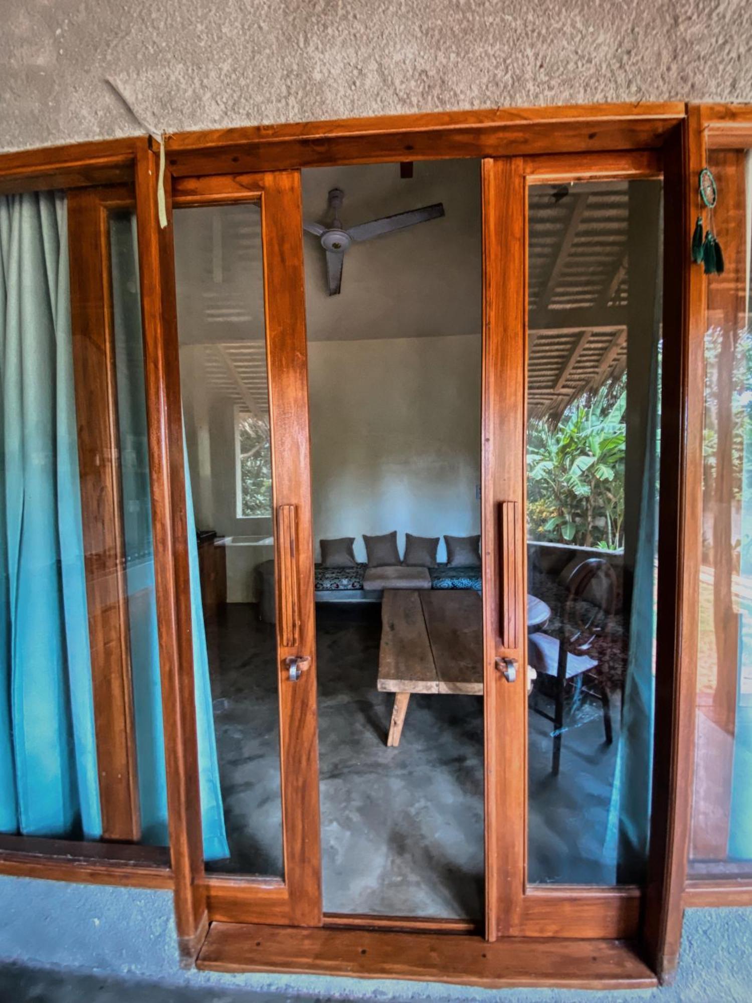 Basa-Basi Lodge Каримунджава Екстериор снимка