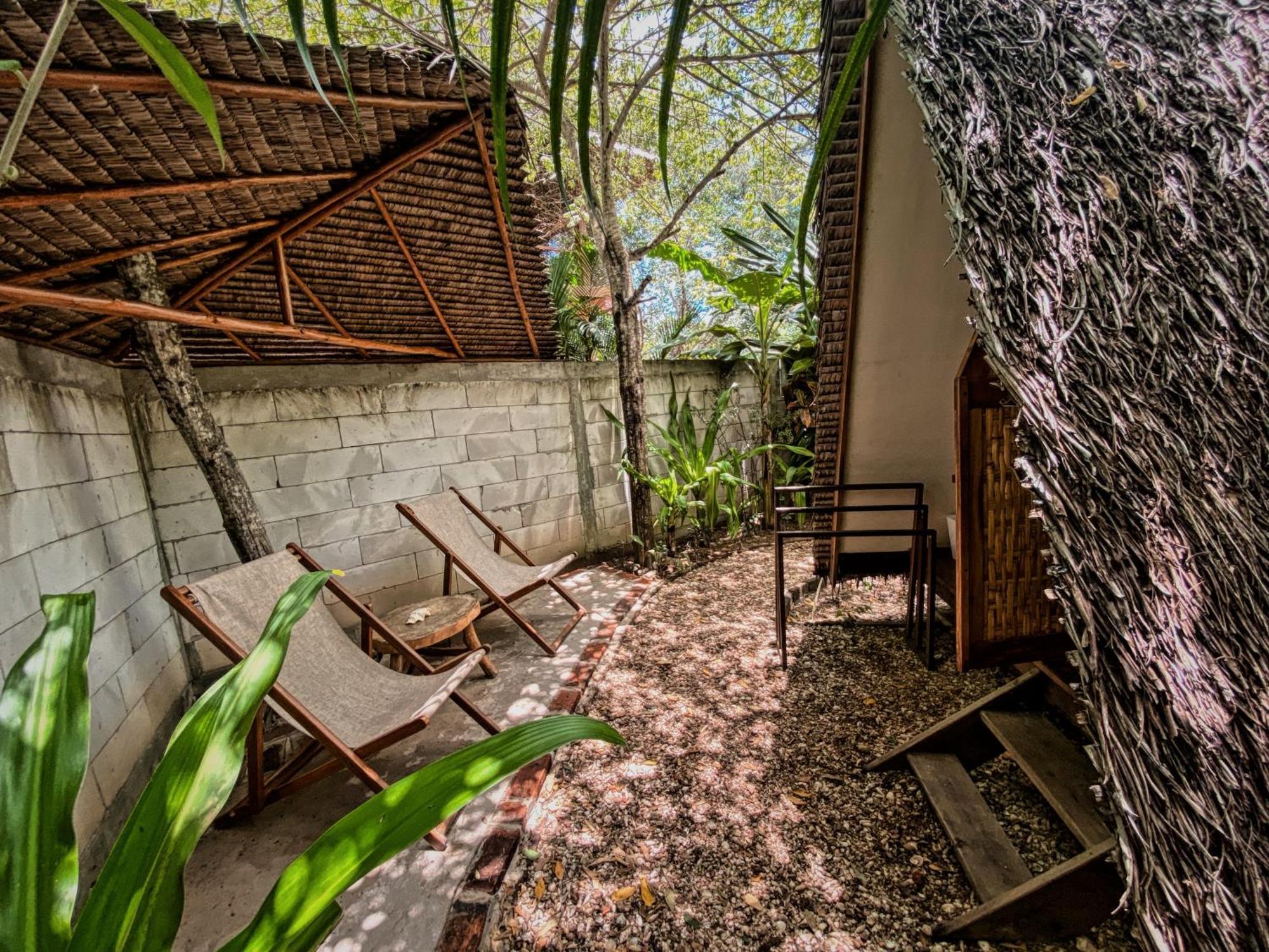 Basa-Basi Lodge Каримунджава Екстериор снимка