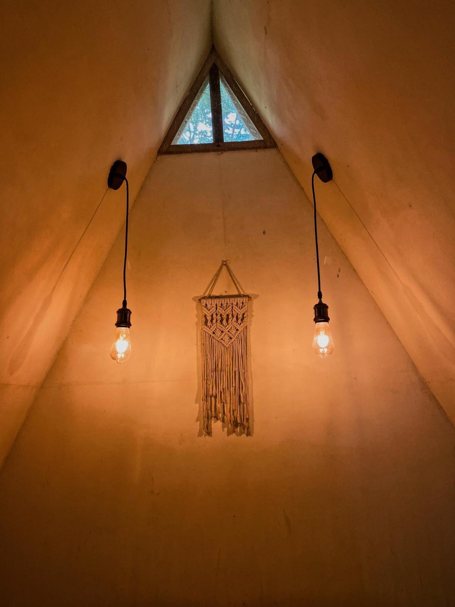 Basa-Basi Lodge Каримунджава Екстериор снимка