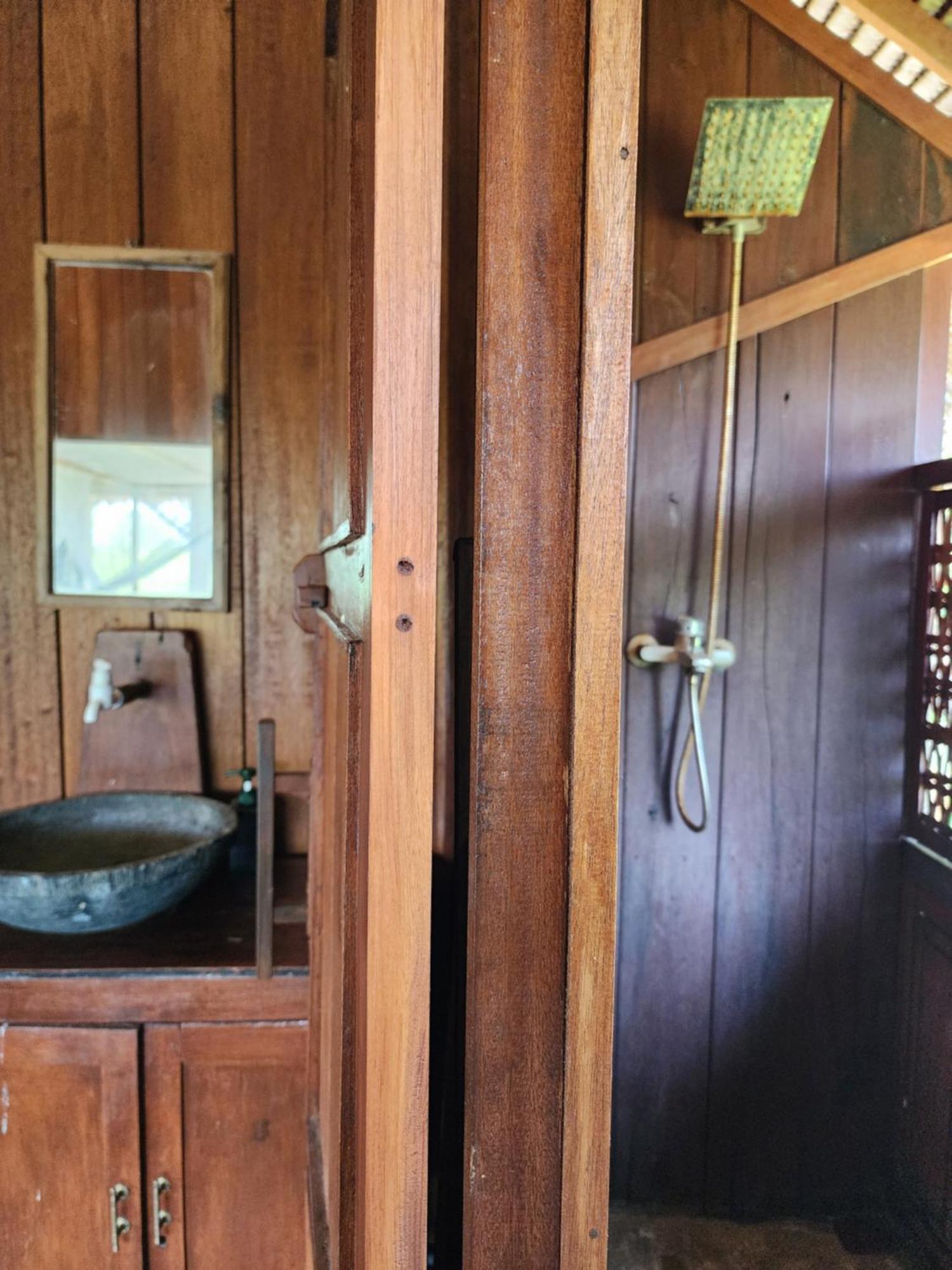 Basa-Basi Lodge Каримунджава Екстериор снимка