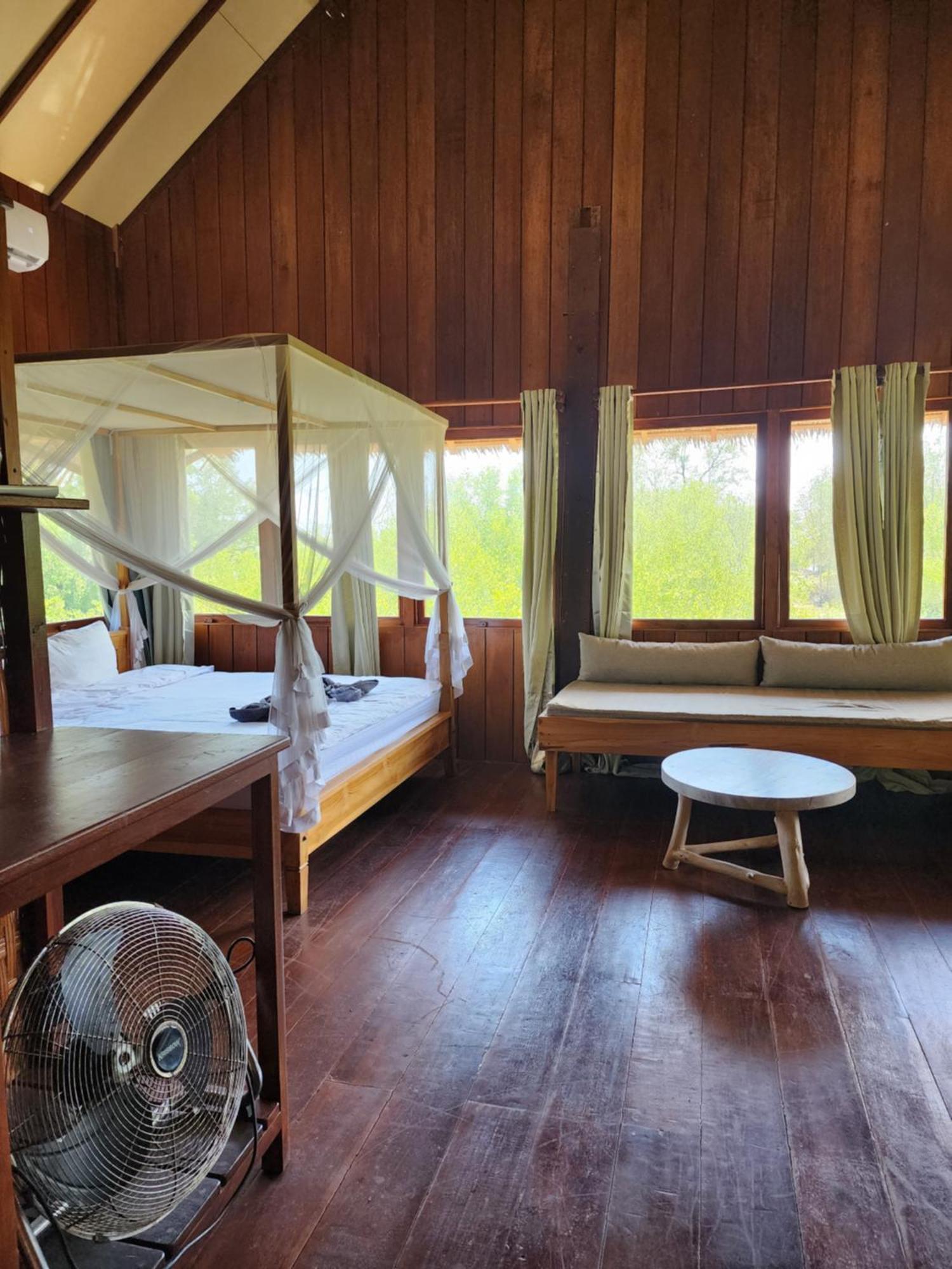 Basa-Basi Lodge Каримунджава Екстериор снимка