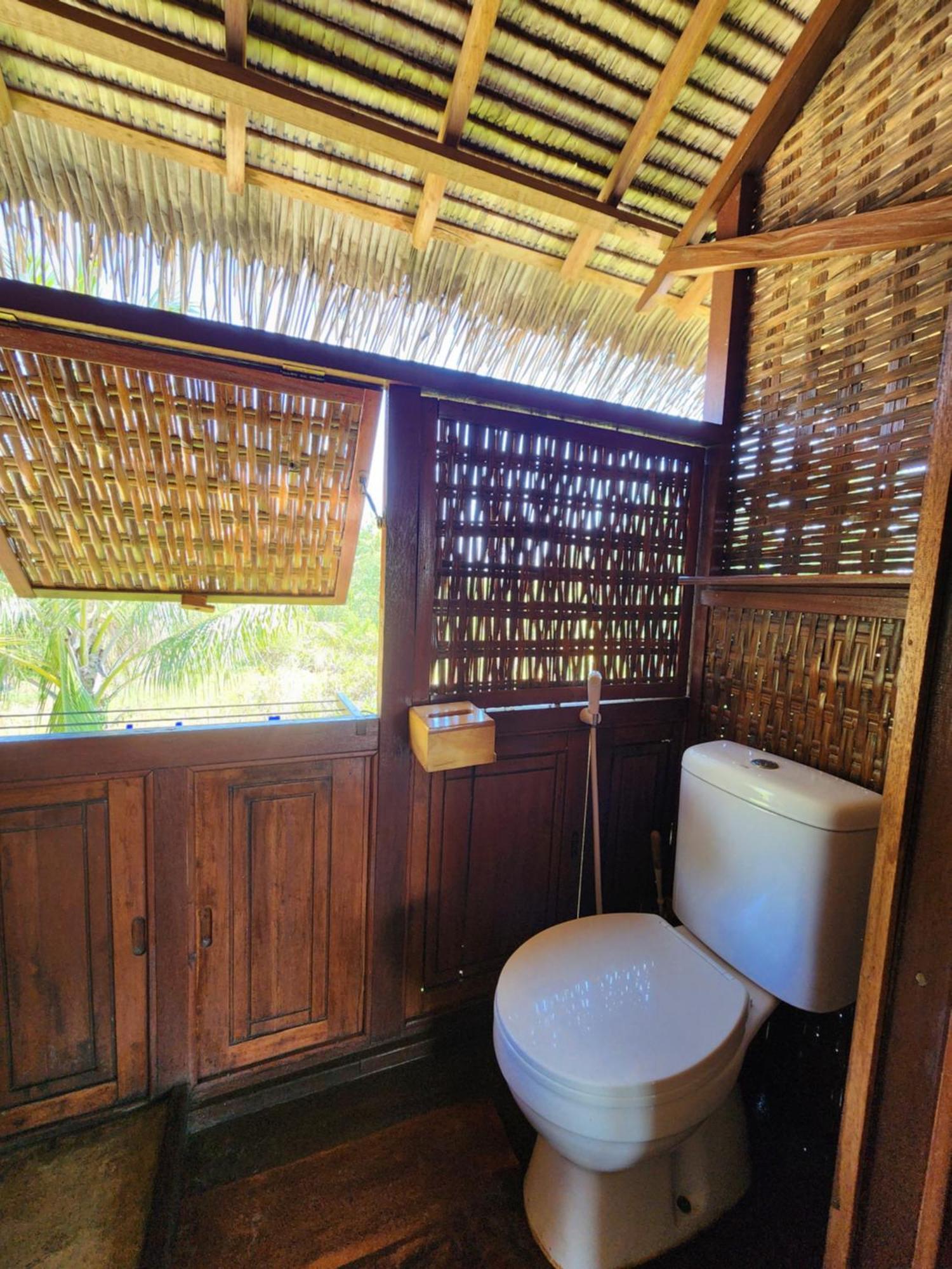 Basa-Basi Lodge Каримунджава Екстериор снимка