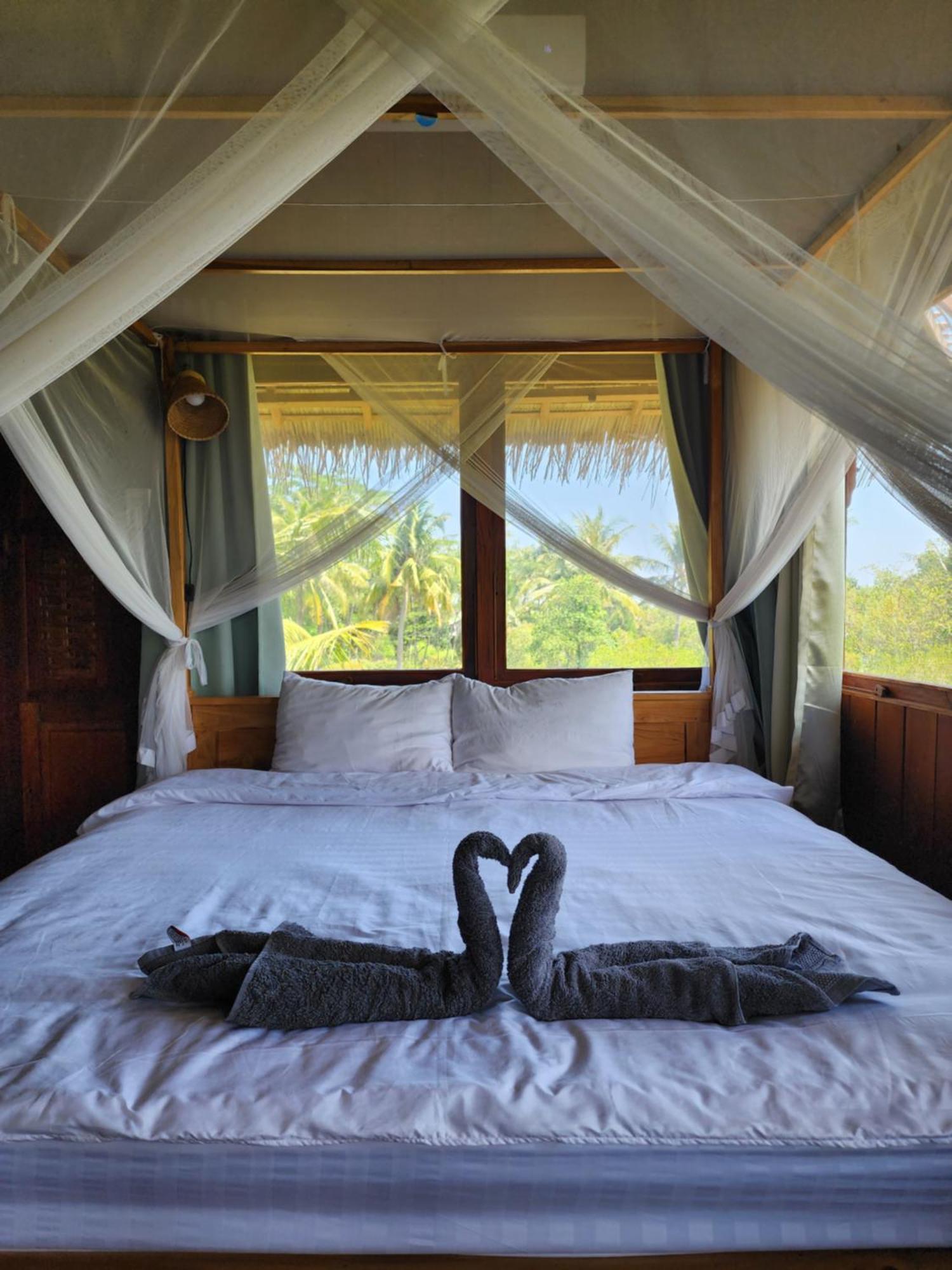 Basa-Basi Lodge Каримунджава Екстериор снимка