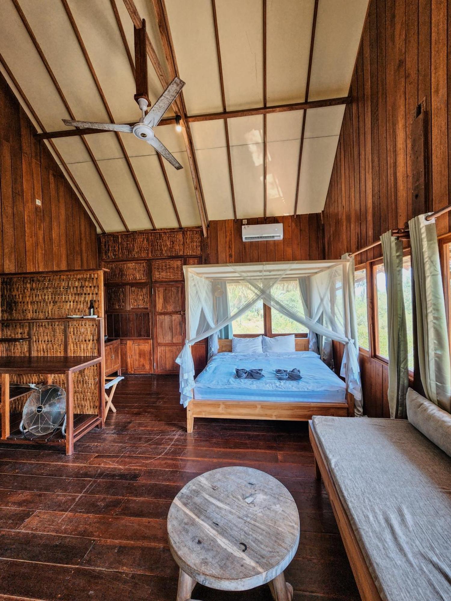 Basa-Basi Lodge Каримунджава Екстериор снимка
